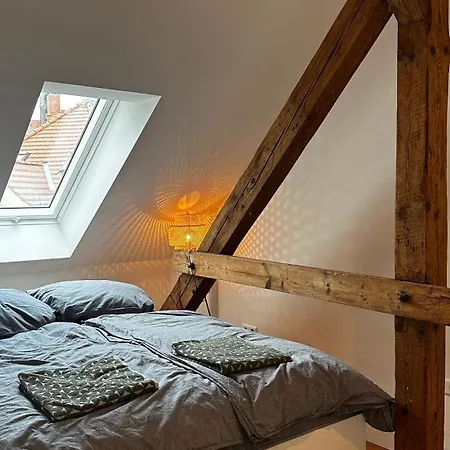 Ruhige-moderne Mit Burgblick Apartman