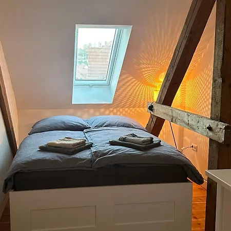 Ruhige-moderne Mit Burgblick *